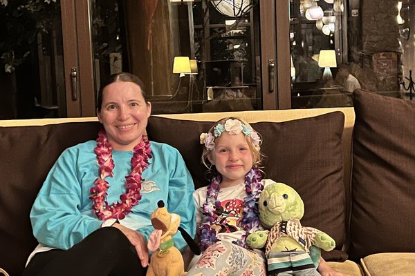 Kati and Mia in the lobby at Aulani