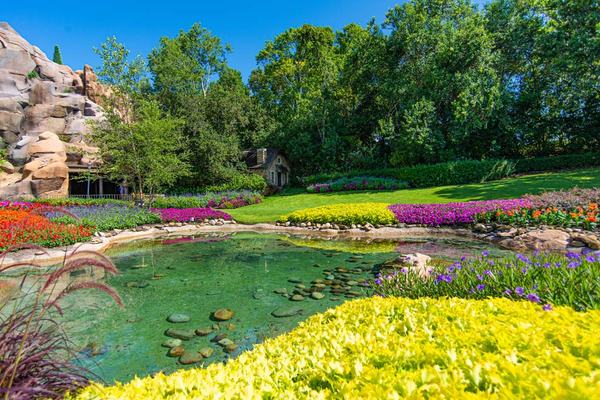 Water, flowers, bushes and trees in Canada in the World Showcase