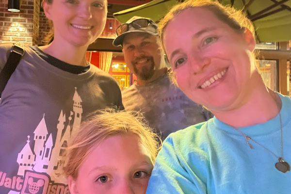 Csilla, Mia, James, Kathy at Eet at Disney Springs